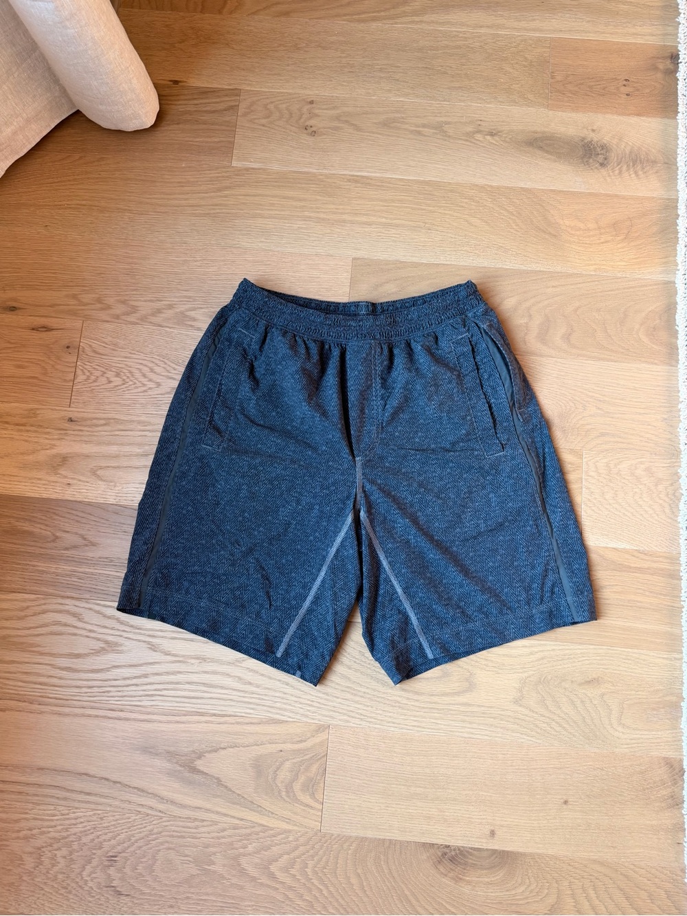 Lululemon Men's Athletic Heathered Charcoal Shorts